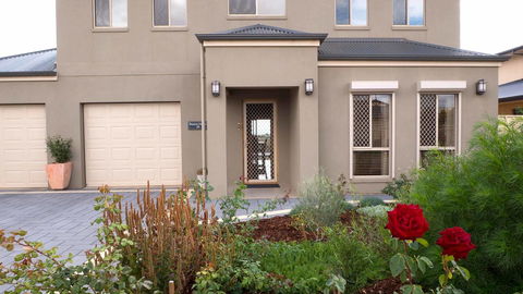 Rezare House Bed & Breakfast - NT Tourism 1