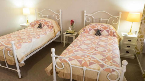 Rezare House Bed & Breakfast - NT Tourism 7