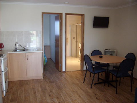 Jacko's Holiday Cabins - NT Tourism 3