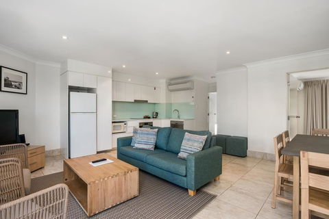 Bayview Beachfront Apartments, In Town Right On The Beach - Accommodation NT 41