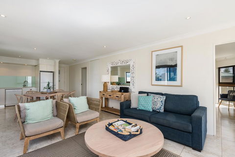 Bayview Beachfront Apartments, In Town Right On The Beach - Accommodation NT 32