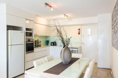 Bayview Beachfront Apartments, In Town Right On The Beach - Accommodation NT 42