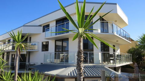 Bayview Beachfront Apartments, In Town Right On The Beach - Accommodation NT 14