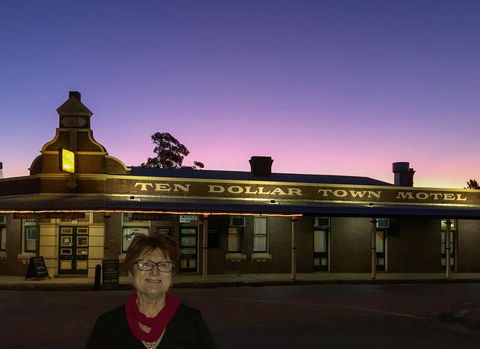 Ten Dollar Town Motel - Accommodation NT 27