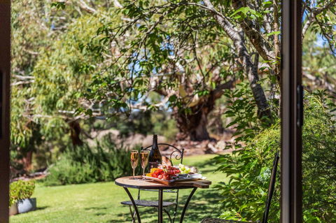 Adelaide Hills Retreats - NT Tourism 12