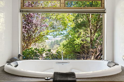 Adelaide Hills Retreats - NT Tourism 13