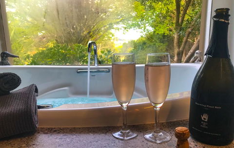 Adelaide Hills Retreats - NT Tourism 0
