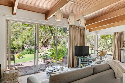 Adelaide Hills Retreats - NT Tourism 16
