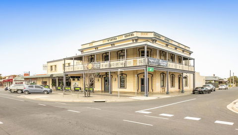 Nightcap At Exeter Hotel - NT Tourism 4