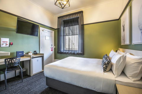 Nightcap At Exeter Hotel - NT Tourism 1