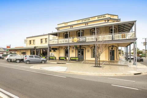 Nightcap At Exeter Hotel - NT Tourism 22