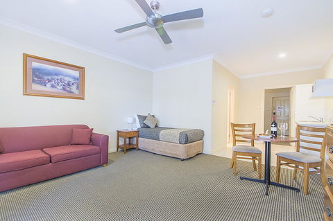 Clare Country Club - Accommodation NT 10