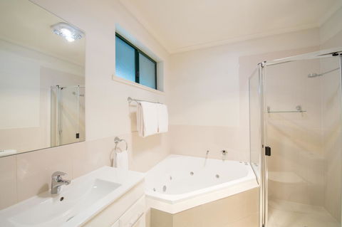 Clare Country Club - Accommodation NT 19