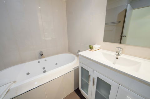 Clare Country Club - Accommodation NT 23
