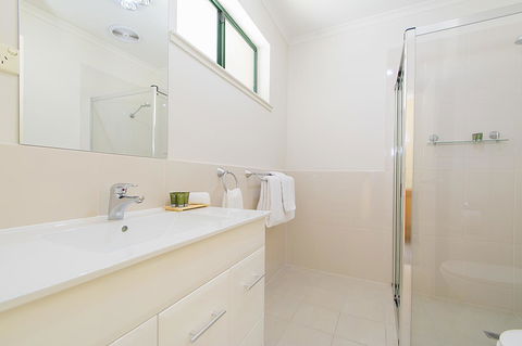 Clare Country Club - Accommodation NT 9