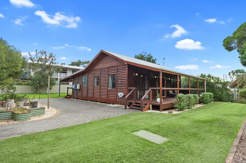 The Log Cabin - 47 Jetty Road - NT Tourism 13