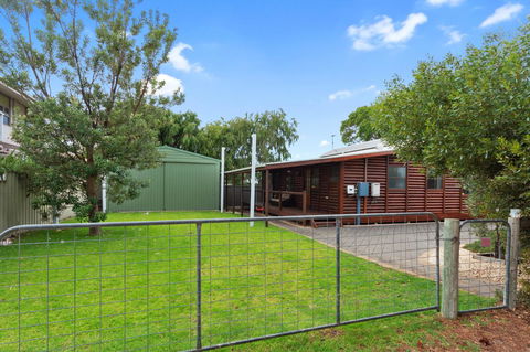 The Log Cabin - 47 Jetty Road - NT Tourism 6