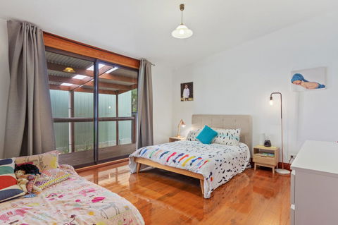 The Log Cabin - 47 Jetty Road - NT Tourism 11