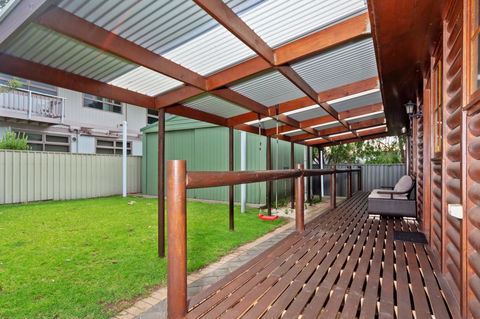 The Log Cabin - 47 Jetty Road - NT Tourism 9