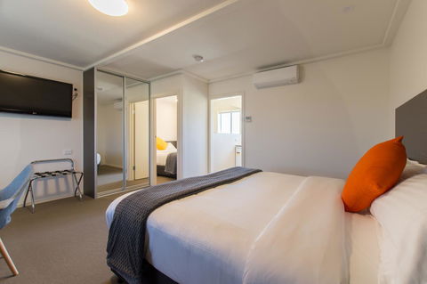 Mick O\'Sheas - Accommodation NT 14