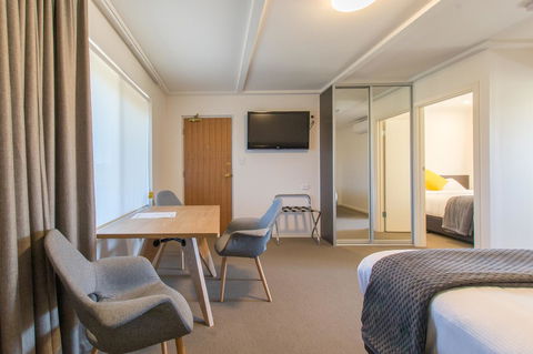 Mick O\'Sheas - Accommodation NT 5