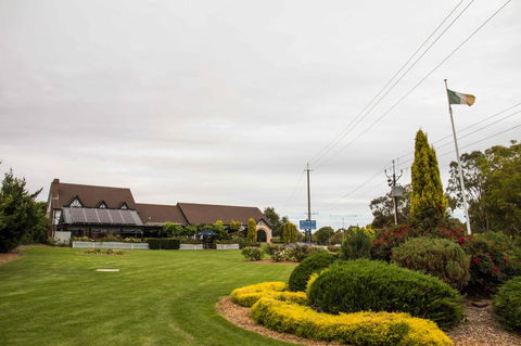 Mick O\'Sheas - Accommodation NT 35