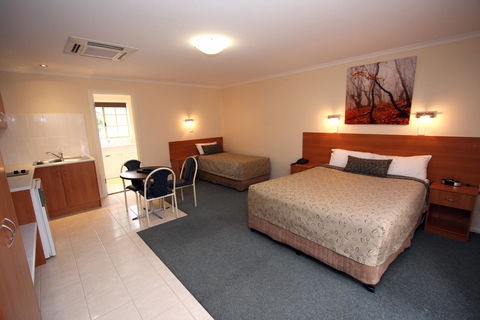 Clare Central - Accommodation NT 18