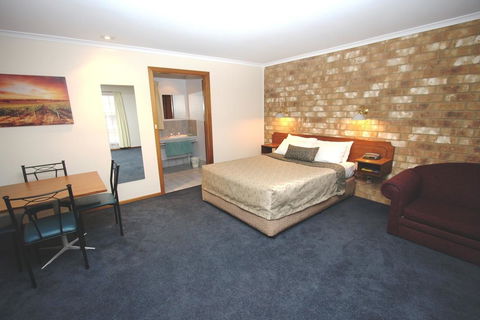 Clare Central - Accommodation NT 22
