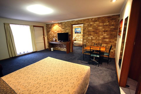 Clare Central - Accommodation NT 15