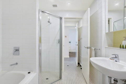 Beachside Luxury & Comfort, Ocean Views In Glenelg - Accommodation NT 18