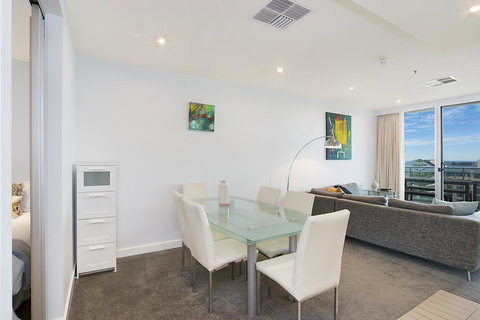 Beachside Luxury & Comfort, Ocean Views In Glenelg - Accommodation NT 11
