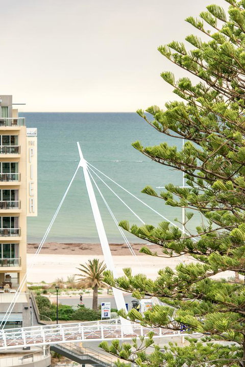 Beachside Luxury & Comfort, Ocean Views In Glenelg - Accommodation NT 0