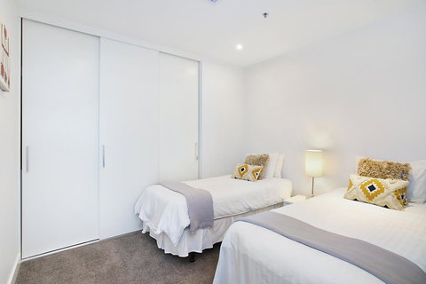 Beachside Luxury & Comfort, Ocean Views In Glenelg - Accommodation NT 17