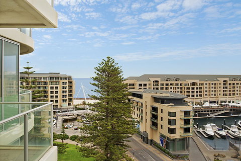 Beachside Luxury & Comfort, Ocean Views In Glenelg - Accommodation NT 25