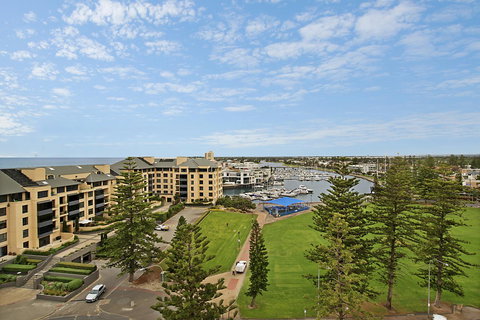 Beachside Luxury & Comfort, Ocean Views In Glenelg - Accommodation NT 26