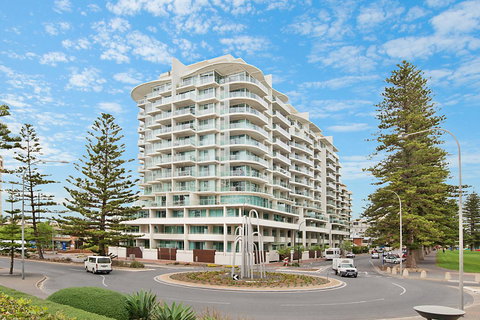 Beachside Luxury & Comfort, Ocean Views In Glenelg - Accommodation NT 22