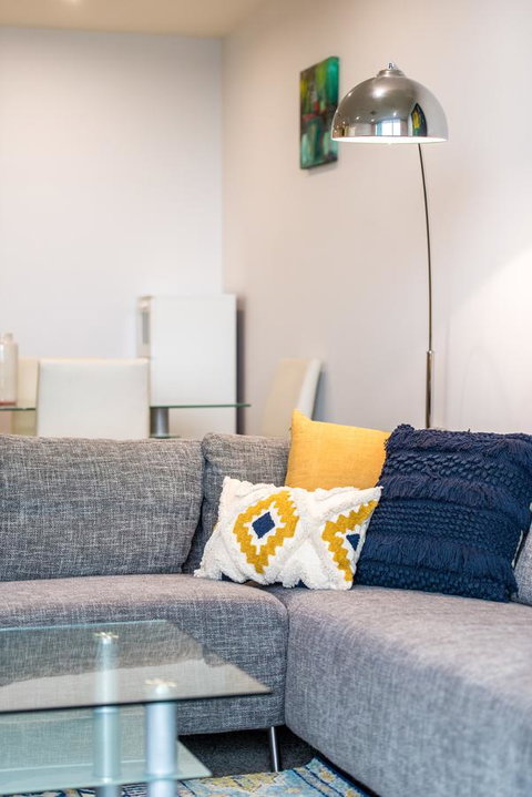 Beachside Luxury & Comfort, Ocean Views In Glenelg - Accommodation NT 9