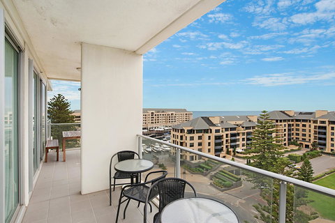 Beachside Luxury & Comfort, Ocean Views In Glenelg - Accommodation NT 2