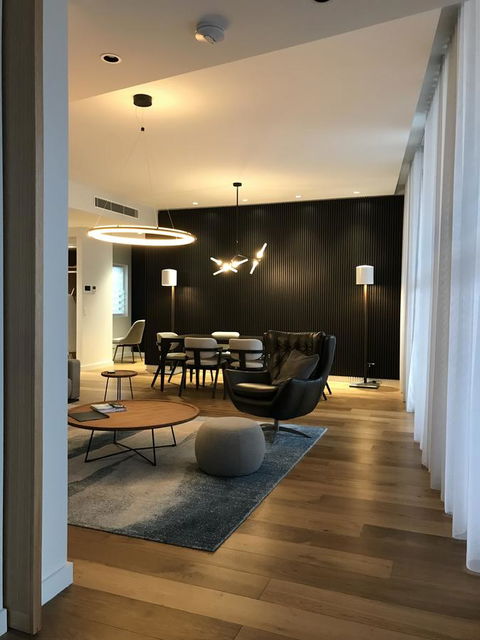 Penthouse On The Promenade - NT Tourism 5