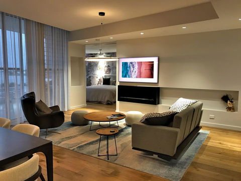 Penthouse On The Promenade - NT Tourism 4