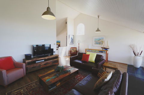 Caledonian Inn - Accommodation NT 7