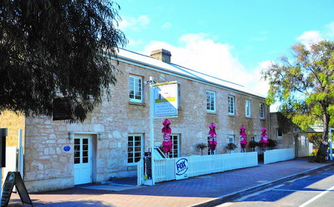 Caledonian Inn - Accommodation NT 1