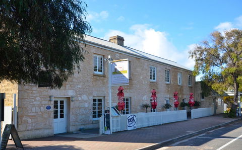 Caledonian Inn - Accommodation NT 28