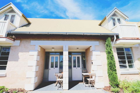 Caledonian Inn - Accommodation NT 10