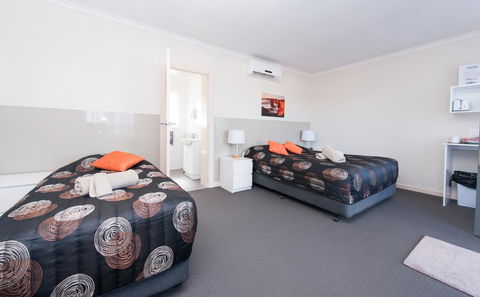 Blue Lake Motel - NT Tourism 1
