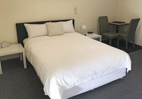 Lake Albert Motel - NT Tourism 7