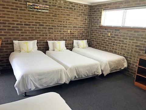 Lake Albert Motel - NT Tourism 44
