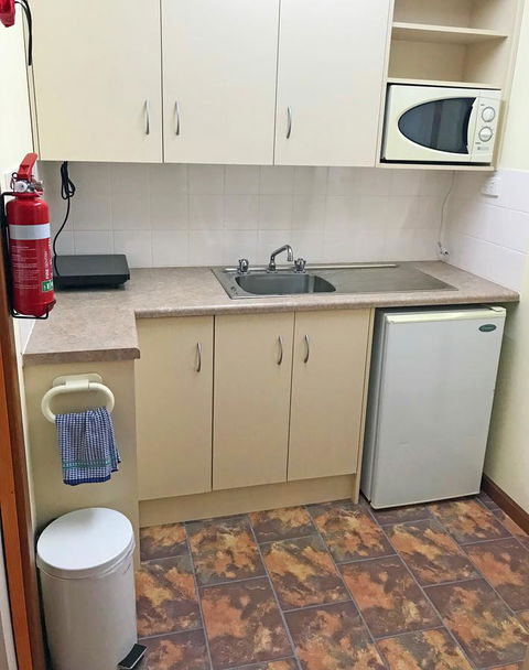 Lake Albert Motel - NT Tourism 32