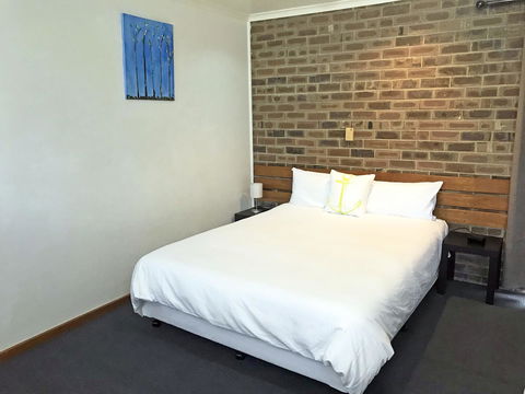 Lake Albert Motel - NT Tourism 42