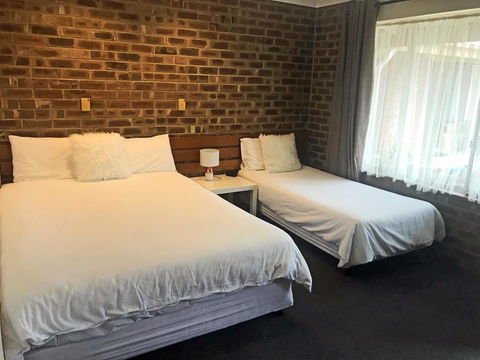 Lake Albert Motel - NT Tourism 26